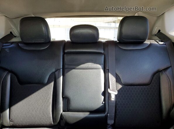 3C4NJDBB6LT117372 2020 JEEP COMPASS Silver Հետևի նստատեղերի տեսք