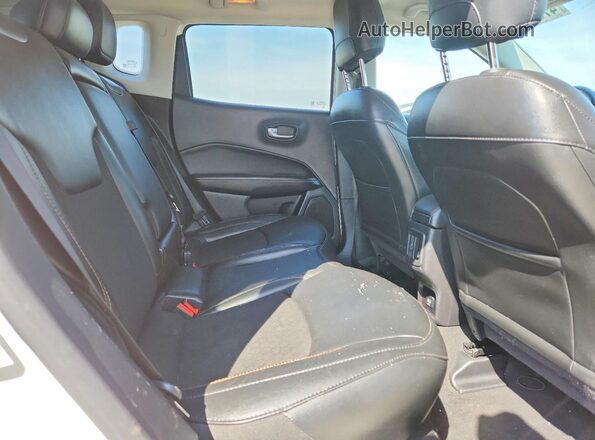 3C4NJDBB6LT236345 2020 JEEP COMPASS White Vista interior trasera