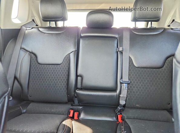 3C4NJDBB6LT236345 2020 JEEP COMPASS White Vista de los asientos traseros