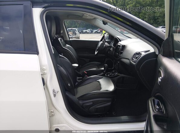 3C4NJDBB6LT256403 2020 JEEP COMPASS White Widok wnętrza z przodu
