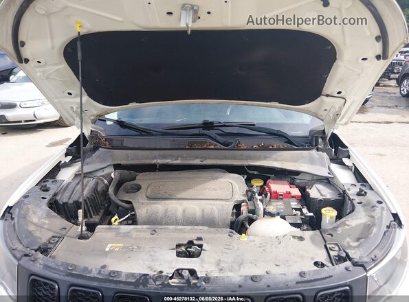 3C4NJDBB6LT256403 2020 JEEP COMPASS White Widok z tyłu
