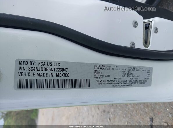 3C4NJDBB6NT223047 2022 JEEP COMPASS White Vista del compartimento del motor