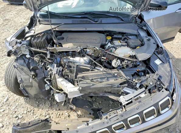 3C4NJDBB6NT233058 2022 JEEP COMPASS Silver უკანა სალონის ხედი