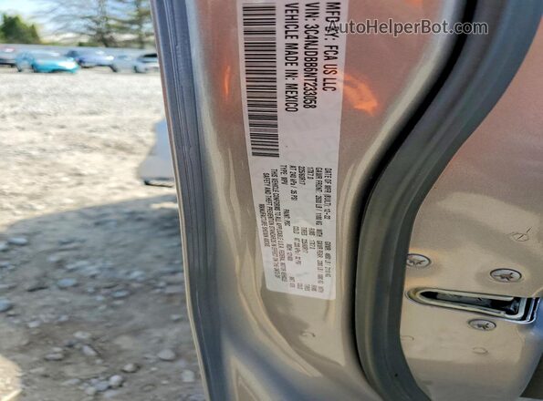 3C4NJDBB6NT233058 2022 JEEP COMPASS Silver ძრავის განყოფილების ხედი