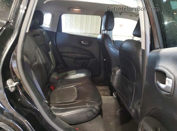 3C4NJDBB7JT138695 2018 JEEP COMPASS Black Вид задньої частини салону