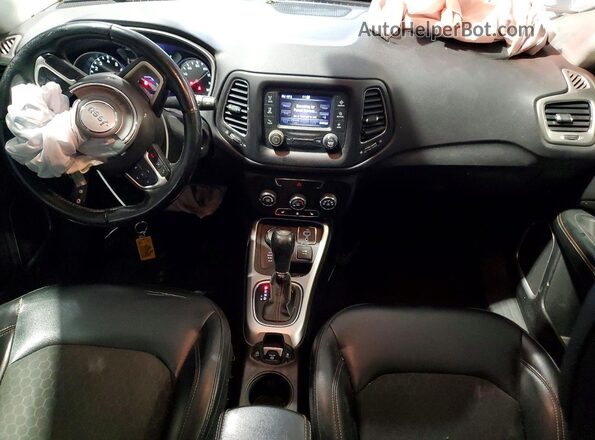 3C4NJDBB7JT138695 2018 JEEP COMPASS Black Вид панелі приладів