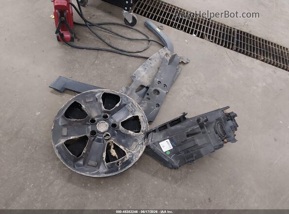 3C4NJDBB7JT177013 2018 JEEP COMPASS Red Instrument cluster view