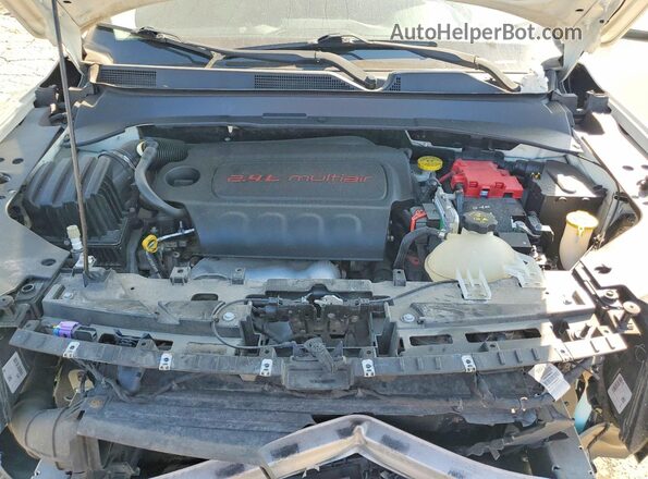 3C4NJDBB7KT600125 2019 JEEP COMPASS White უკანა სალონის ხედი