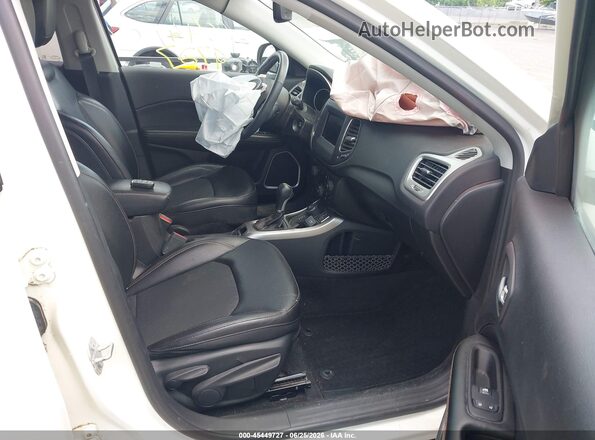 3C4NJDBB7KT630855 2019 JEEP COMPASS White Widok wnętrza z przodu