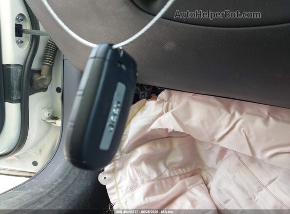 3C4NJDBB7KT630855 2019 JEEP COMPASS White Widok deski rozdzielczej
