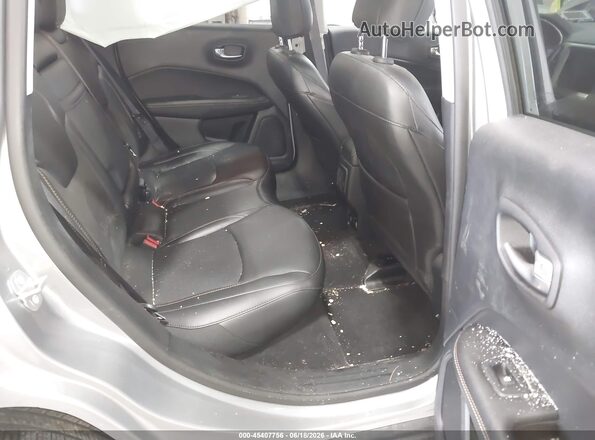 3C4NJDBB7KT683409 2019 JEEP COMPASS Gray Widok naklejki z numerem VIN