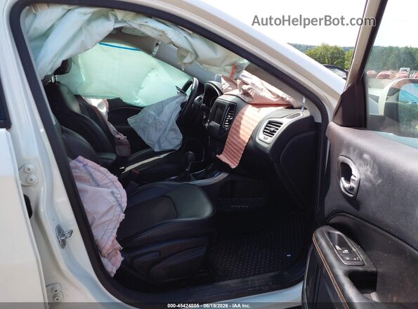 3C4NJDBB7LT138490 2020 JEEP COMPASS White Front interior view