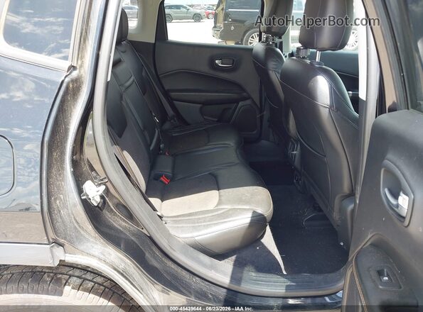 3C4NJDBB8JT222153 2018 JEEP COMPASS Black VIN կոդի պիտակի տեսք
