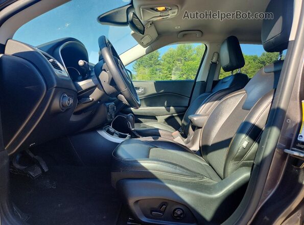 3C4NJDBB8KT650676 2019 JEEP COMPASS Gray Front interior view