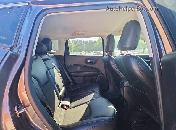 3C4NJDBB8KT650676 2019 JEEP COMPASS Gray Rear interior view