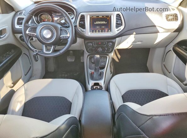 3C4NJDBB9HT688653 2017 JEEP COMPASS White Вид панелі приладів
