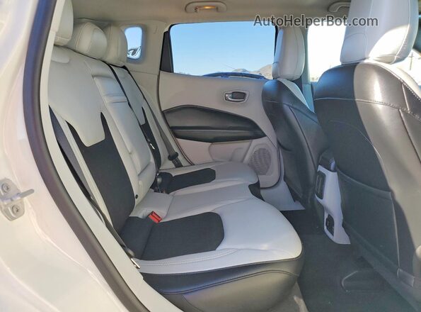 3C4NJDBB9HT688653 2017 JEEP COMPASS White Вид задніх сидінь