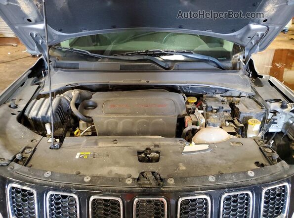 3C4NJDBB9JT313660 2018 JEEP COMPASS Silver Vista del compartimento del motor