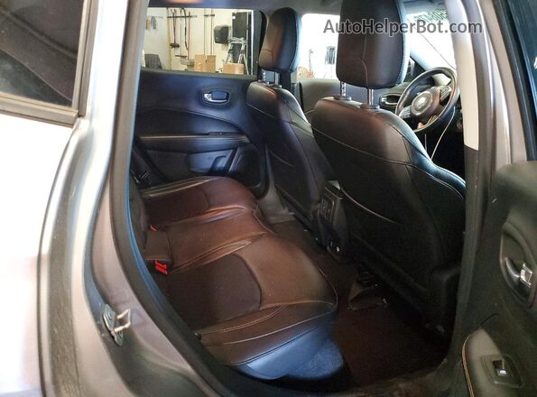 3C4NJDBB9JT313660 2018 JEEP COMPASS Silver Vista interior trasera