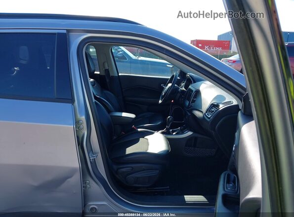 3C4NJDBB9JT337425 2018 JEEP COMPASS Silver Սալոնի դիմացի տեսք