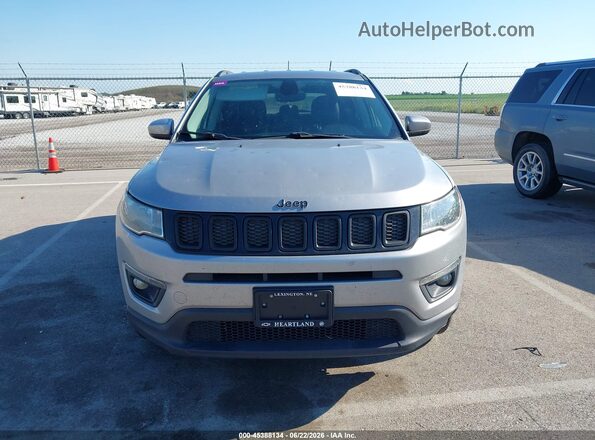 3C4NJDBB9JT337425 2018 JEEP COMPASS Silver Սարքավորումների վահանակի տեսք