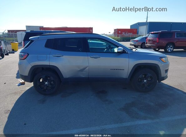 3C4NJDBB9JT337425 2018 JEEP COMPASS Silver Սալոնի հետևի տեսք