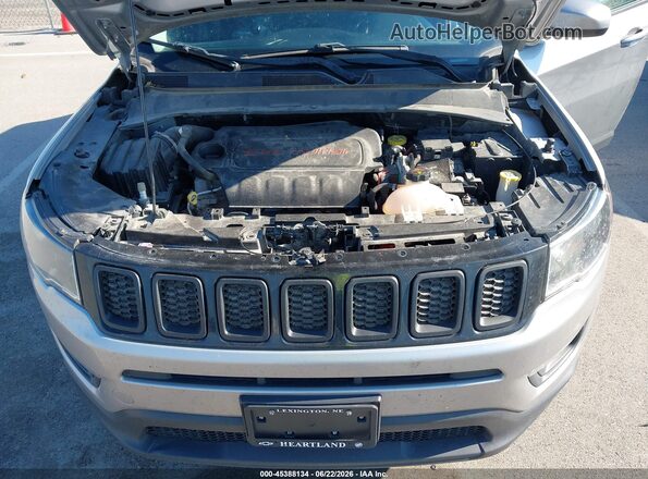 3C4NJDBB9JT337425 2018 JEEP COMPASS Silver Հետևի տեսք