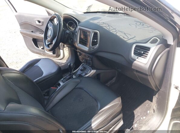 3C4NJDBB9KT653456 2019 JEEP COMPASS Silver Սալոնի դիմացի տեսք