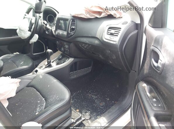 3C4NJDBB9KT704213 2019 JEEP COMPASS White Front interior view