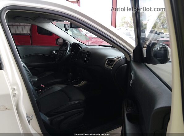 3C4NJDBB9KT849140 2019 JEEP COMPASS Белый Вид салона спереди