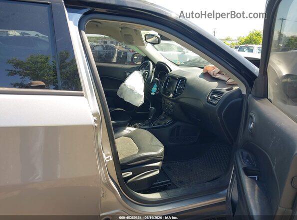 3C4NJDBB9LT139611 2020 JEEP COMPASS Silver Вид салону спереду