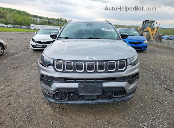 3C4NJDBB9NT111455 2022 JEEP COMPASS Серебряный Вид спереди