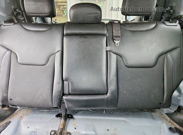 3C4NJDBB9NT111455 2022 JEEP COMPASS Серебряный Вид задних сидений