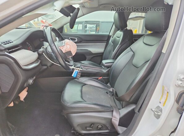3C4NJDBB9NT126246 2022 JEEP COMPASS Белый Вид салона спереди