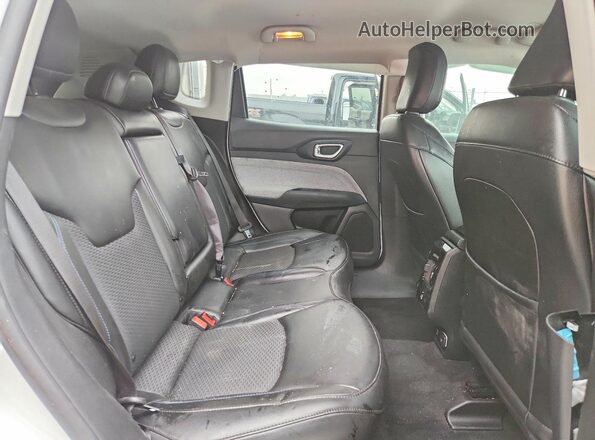 3C4NJDBB9NT126246 2022 JEEP COMPASS Белый Вид задних сидений