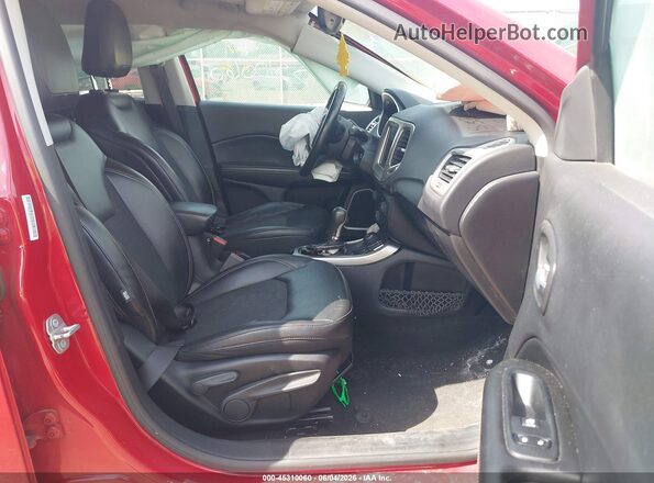 3C4NJDBBXJT103942 2018 JEEP COMPASS Red Front interior view