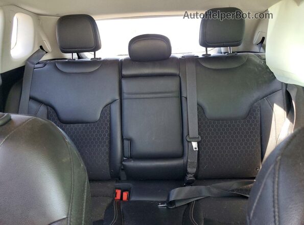 3C4NJDBBXJT161517 2018 JEEP COMPASS Green Vista de los asientos traseros