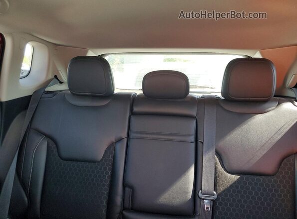 3C4NJDBBXJT185669 2018 JEEP COMPASS Красный Вид задних сидений