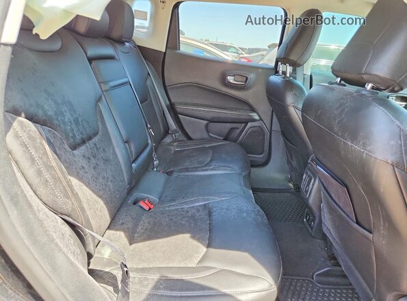 3C4NJDBBXJT192282 2018 JEEP COMPASS Black Հետևի նստատեղերի տեսք