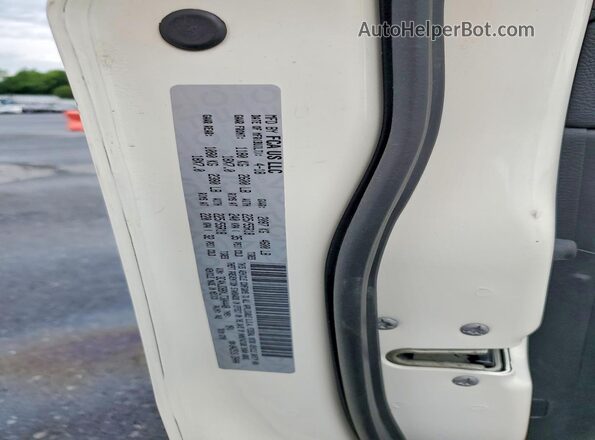 3C4NJDBBXJT304448 2018 JEEP COMPASS White 