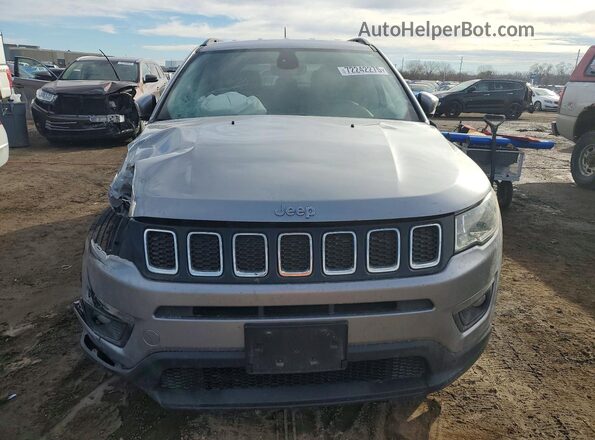 3C4NJDBBXJT325218 2018 JEEP COMPASS Silver Դիմացի տեսք
