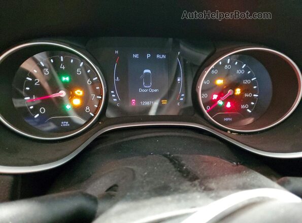 3C4NJDBBXJT325218 2018 JEEP COMPASS Silver Սարքավորումների վահանակի տեսք