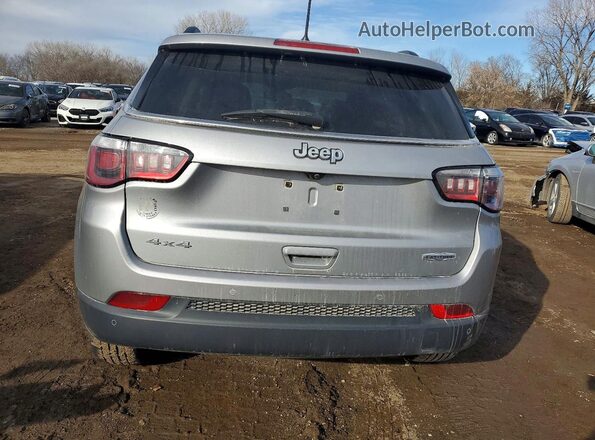 3C4NJDBBXJT325218 2018 JEEP COMPASS Silver Հետևի տեսք