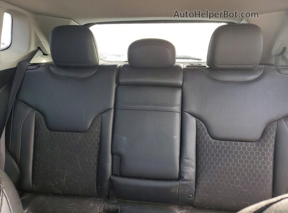 3C4NJDBBXJT325218 2018 JEEP COMPASS Silver Հետևի նստատեղերի տեսք