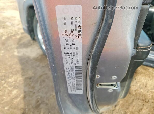 3C4NJDBBXJT325218 2018 JEEP COMPASS Silver VIN կոդի պիտակի տեսք