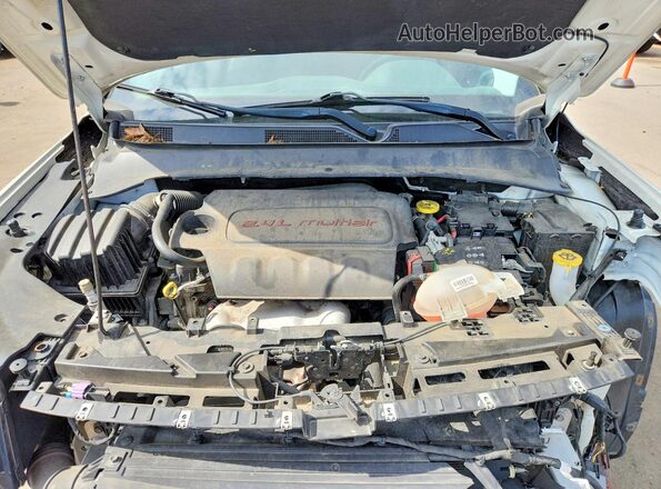 3C4NJDBBXJT481128 2018 JEEP COMPASS White 