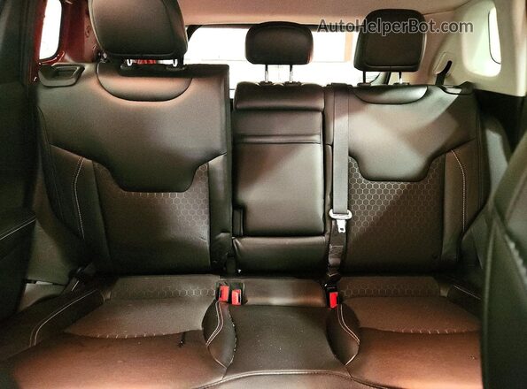 3C4NJDBBXKT601821 2019 JEEP COMPASS Red Rear seats view