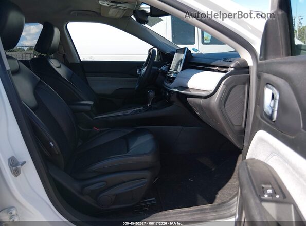 3C4NJDBBXNT132668 2022 JEEP COMPASS White Vista interior delantera