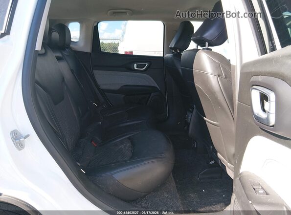 3C4NJDBBXNT132668 2022 JEEP COMPASS White Vista de la etiqueta del VIN
