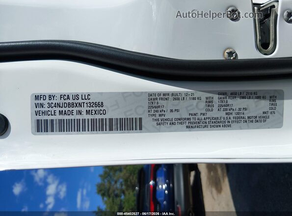 3C4NJDBBXNT132668 2022 JEEP COMPASS White Vista del compartimento del motor